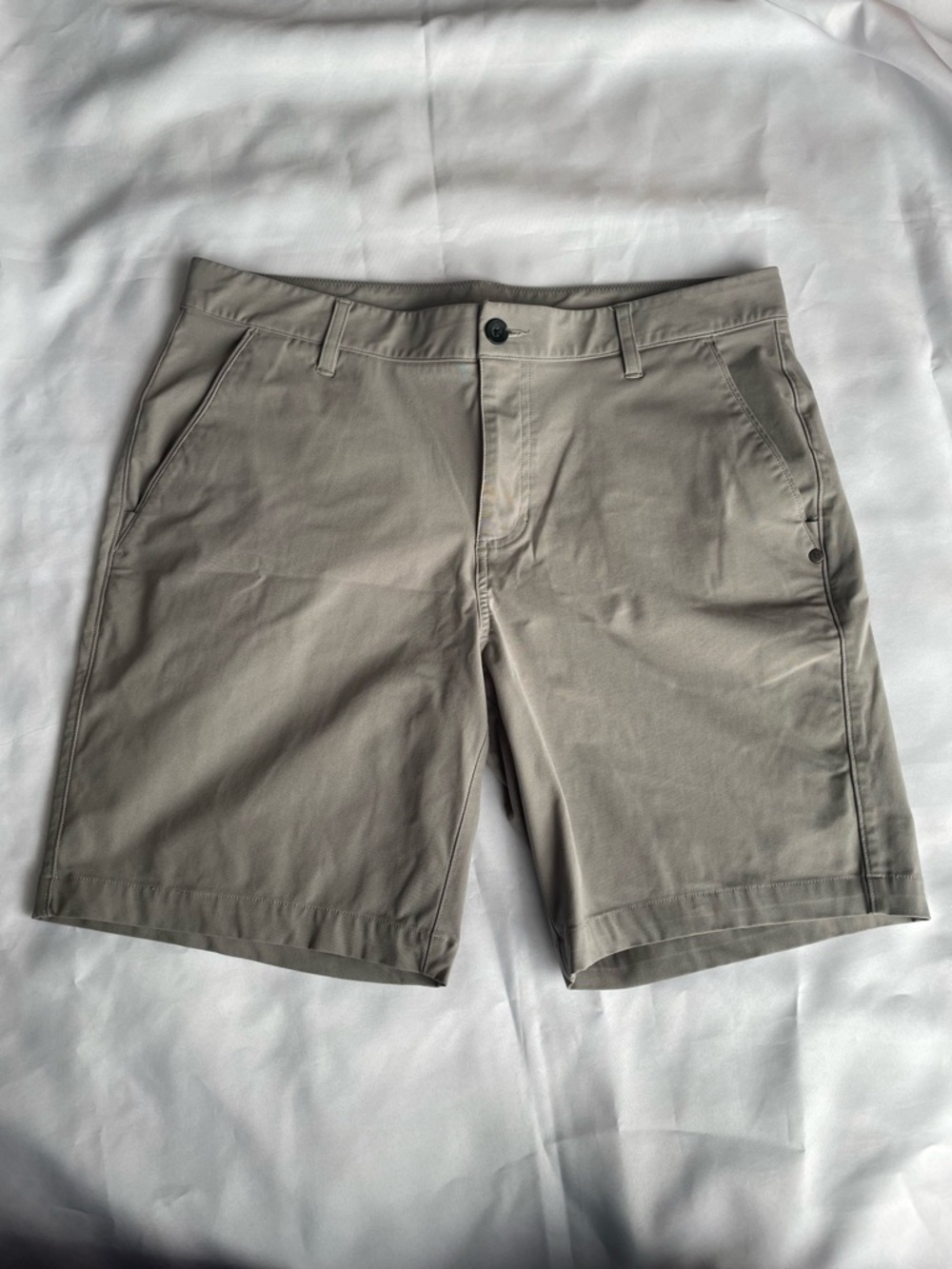 Vuori Men's Meta Light Gray Flat Front Performance Shorts